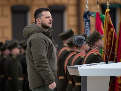 El presidente ucranio, Volodímir Zelenski, durante el acto oficial en Kiev con motivo del primer aniversario de la invasión rusa de Urania, el 24 de febrero de 2023.