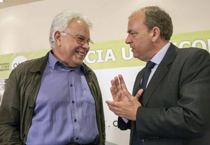 Felipe González (PSOE) ha compartido con Monago (PP) un desayuno informativo sobre las oportunidades de inversión en Extremadura.