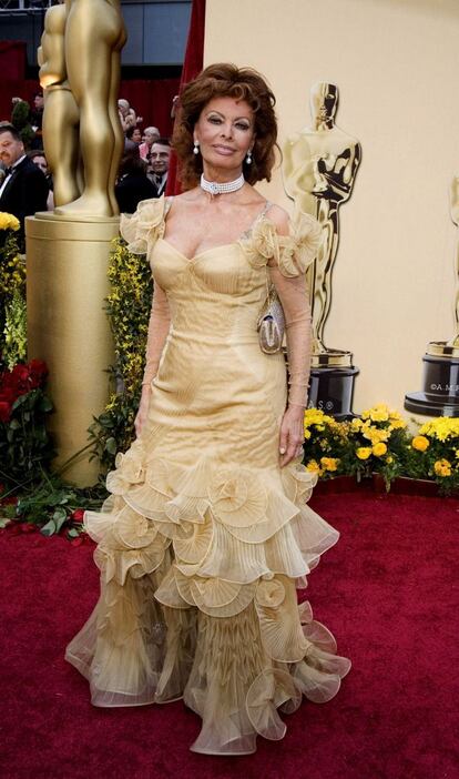 Ni el Armani amarillo de Sofia Loren se libró de las críticas de vestuario en la gala de los Oscar de 2009. Unos comentarios que a una actriz con 53 premios -incluyendo un 'oscar' honorífico y otro a mejor actriz protagonista- seguramente le resultan poco importante.