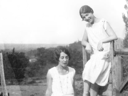 Élisabeth ‘Zaza’ (esquerda) e Simone de Beauvoir em Gagnepan (França) em 1928.