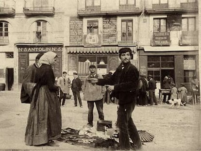 <i>Figueres, vendedor de quincalla</i> (1888-1889), una de las fotografías de Cañellas del <i>Album Rubandonadeu.</i>