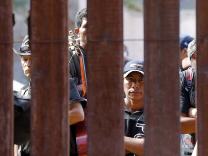 Misa en Nogales (Arizona) por los muertos al intentar cruzar la frontera.