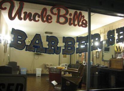 Corte y afeitado de toda la vida en la barbería Uncle Bill's, Bishop (California)