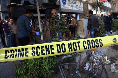 Las autoridades están peinando la zona con la finalidad de arrestar a los responsables de la matanza. El Ministerio del Interior afirma que el motivo del ataque pudo ser una disputa de empleados.