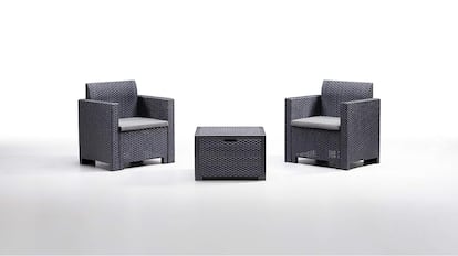 Set de muebles para el jardín de dos plazas disponibles en distintos colores