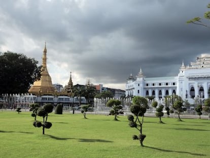 Panor&aacute;mica del parque Mahabandoola, en Yang&oacute;n (Myanmar). 