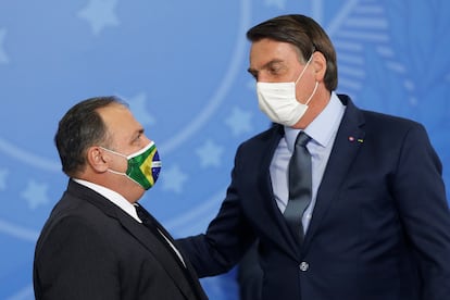 Ministro da saúde, Eduardo Pazuello, ao lado do presidente Bolsonaro.