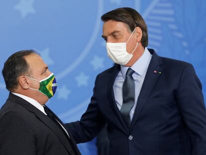 Ministro da saúde, Eduardo Pazuello, ao lado do presidente Bolsonaro.