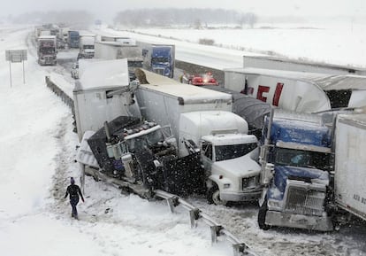 Al menos 50 vehículos se vieron implicados en un accidente múltiple en la autopista de Ohio.