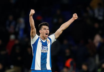 Marc Roca celebra un gol del Espanyol.