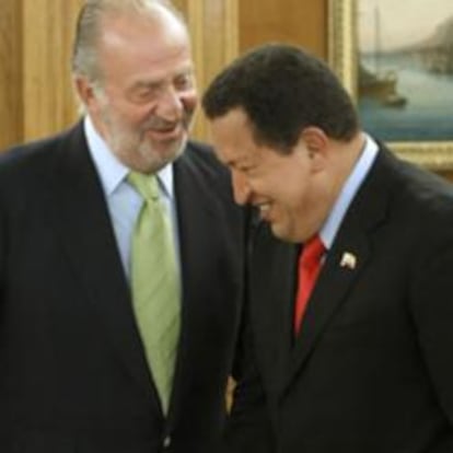 Don Juan Carlos y Hugo Chávez, durante su encuentro de hoy en Madrid