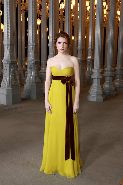 Anna Kendrick optó por un diseño palabra de honor rematado con un lazo bajo el pecho, de Oscar de la Renta.