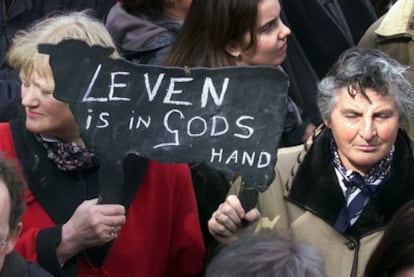 Manifestación de holandeses contrarios a la eutanasia y al suicidio legal, ayer en La Haya.