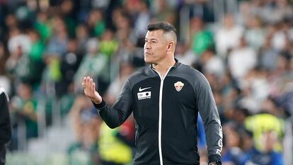 Jorge Almirón, durante el encuentro del Elche ante el Getafe esta temporada.