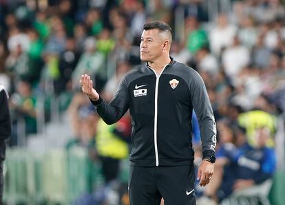 Jorge Almirón, durante el encuentro del Elche ante el Getafe esta temporada.