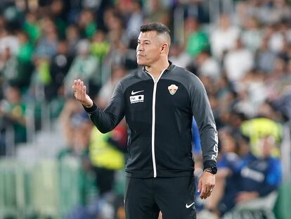 Jorge Almirón, durante el encuentro del Elche ante el Getafe esta temporada.