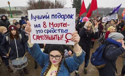 Varias mujeres protestan en el d&iacute;a de la Mujer en San Petersburgo.