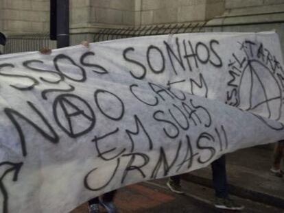 Manifestaci&oacute;n contra la gesti&oacute;n del gobernador de S&atilde;o Paulo.