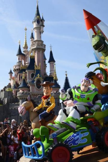 En sus 25 a&ntilde;os de actividad, Disneyland Par&iacute;s solo ha obtenido beneficios entre 1995 y 2001.  