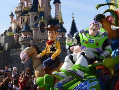 En sus 25 a&ntilde;os de actividad, Disneyland Par&iacute;s solo ha obtenido beneficios entre 1995 y 2001.  