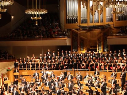 Orquesta Metropolitana y Coro Tal&iacute;a en uno de sus conciertos.