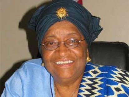 La presidenta electa de Liberia, Ellen Johnson-Sirleaf, durante la entrevista celebrada en su despacho.