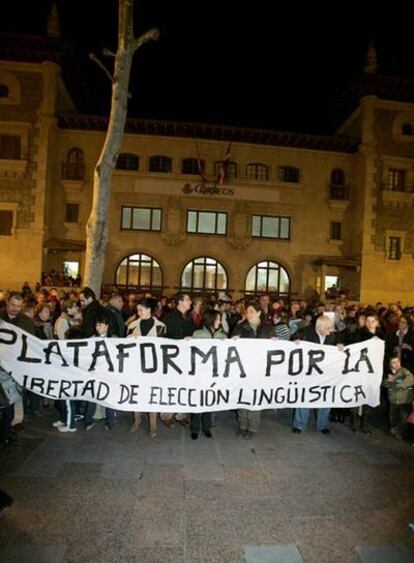 Concentración de la Plataforma en la Plaza de Correos de Vitoria