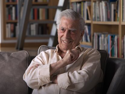 Vídeo | En la biblioteca de Mario Vargas Llosa: “Nunca me he sentido un extranjero gracias a los libros”