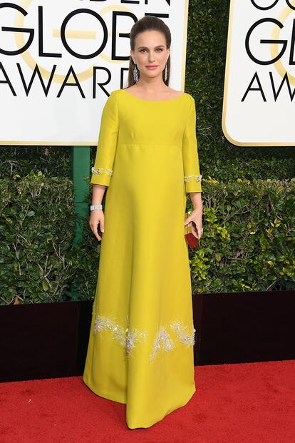 En 2017 Natalie Portman, que estaba nominada a mejor actriz por su papel en Jackie, posó embarazada y acertó con un precioso diseño de Prada.