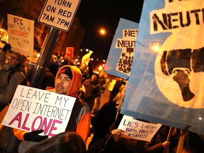 Protesto em Washington contra o fim da neutralidade na rede, na semana passada