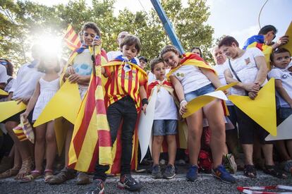 La manifestación de la Diada unió a varias generaciones de catalanes. Los más pequeños de la casa no quisieron perderse la Via Lliure cap la república catalana y asistieron ataviados con estelades, y senyeras.