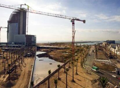 La prolongación del paseo Marítim hasta la nueva bocana enlazará con el paseo del hotel Vela de la Barceloneta.