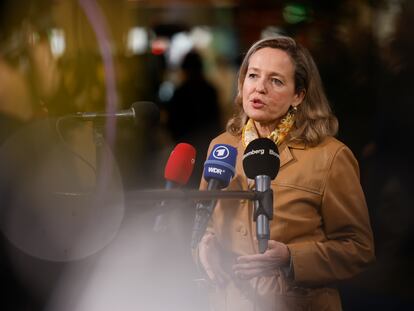 La vicepresidenta primera y ministra de Asuntos Económicos, Nadia Calviño, este viernes, antes de la reunión del Eurogrupo en Estocolmo.