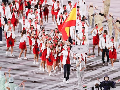 El equipo olímpico español desfila en la inauguración de los Juegos de Tokio.