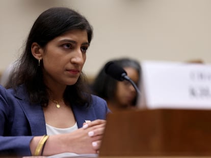 La jefa de la Comisión Federal de Comercio de EE UU, Lina Khan, en el Capitolio, en Washington, el 13 de julio pasado.