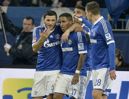 Farfán, felicitado por un gol con el Schalke