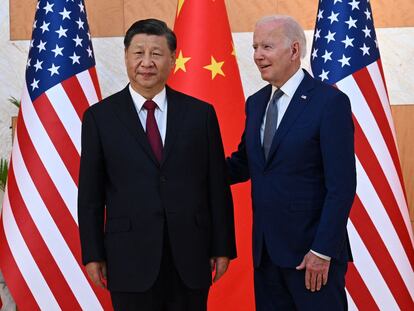 El presidente de China, Xi Jinping (izquierda), y su homólogo estadounidense, Joe Biden, en la cumbre del G-20 en Bali el 14 de noviembre.