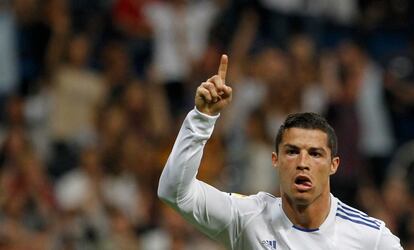 El portugués ha marcado el primer gol del Real Madrid de cabeza tras pase de Özil.