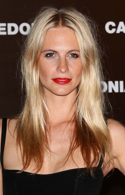 Aunque Poppy Delevingne no suele marcar sus labios, cuando se decanta por convertirlos en protagonistas de su look los pinta de rouge intenso.