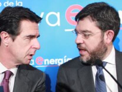 El ministro de Industria, Jos&eacute; Manuel Soria, con el secretario de Estado de Energ&iacute;a, Alberto Nadal. 