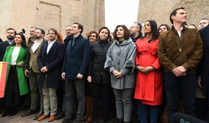 Santiago Abascal, Pablo Casado y Albert Rivera, este domingo en la plaza de Colón de Madrid. 