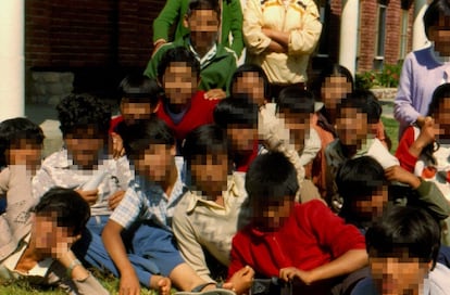 Fotografía realizada por Pica a un grupo de sus estudiantes, algunos de ellos fueron. sus víctimas