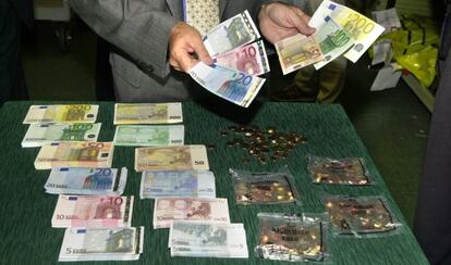 Tipos de billetes y monedas en euros.