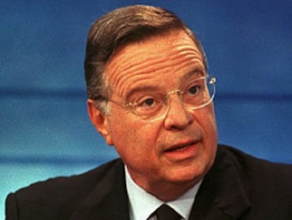 Miguel Ángel Rodríguez, en una entrevista en televisión en 1998. / AP