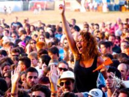 P&uacute;blico del festival Arenal Sound, en Burriana (Castell&oacute;n).