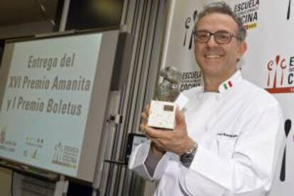 El prestigioso cocinero italiano Massimo Bottura recibe el XVI Premio Amanita, que reconoce la excelencia en la gastronomía elaborada a partir de las setas, hoy en Valladolid.