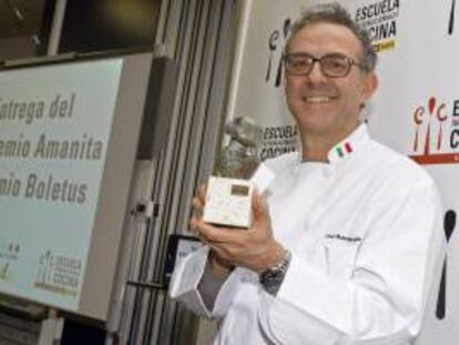 El prestigioso cocinero italiano Massimo Bottura recibe el XVI Premio Amanita, que reconoce la excelencia en la gastronomía elaborada a partir de las setas, hoy en Valladolid.