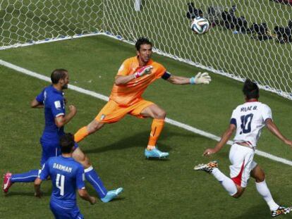 Bryan Ruiz marca o gol da Costa Rica.