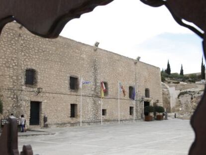 Patio de Armas del castillo de Santa B&aacute;rbara de Alicante, que podr&aacute; ser alquilado por 306 euros la hora.