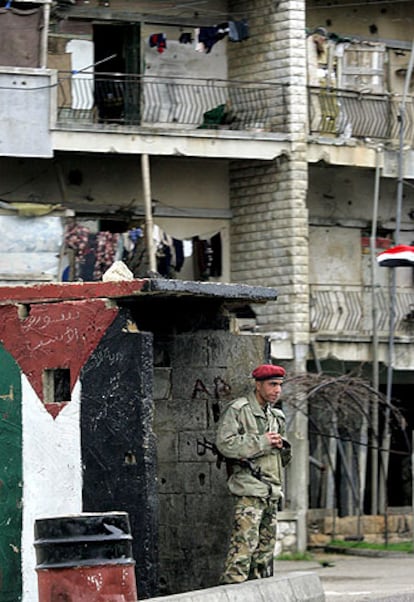 Un soldado sirio monta guardia en Hammana, al este de Beirut.